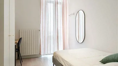 Room for rent in Milano Zona 6 - Barona, Lorenteggio, Milan