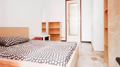 Room for rent in Milano Zona 6 - Barona, Lorenteggio, Milan