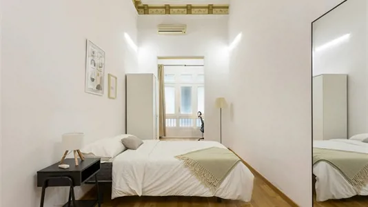 Rooms in Barcelona Ciutat Vella - photo 2