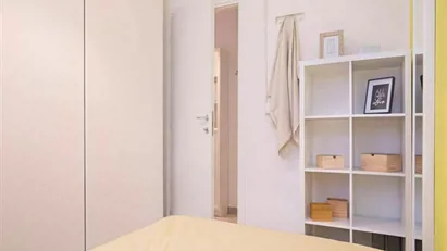 Room for rent in Milano Zona 6 - Barona, Lorenteggio, Milan