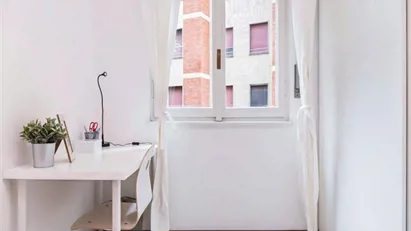 Room for rent in Milano Zona 6 - Barona, Lorenteggio, Milan