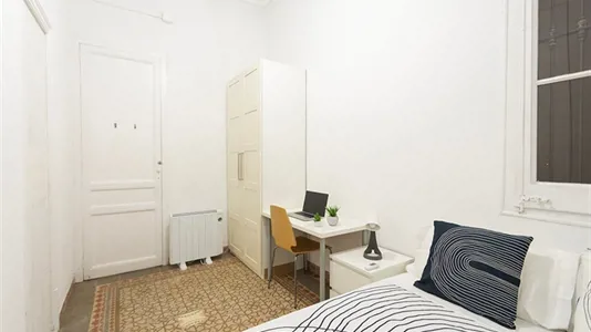 Rooms in Barcelona Eixample - photo 2