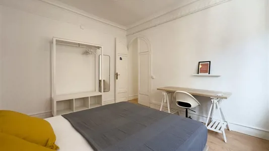 Rooms in Barcelona Ciutat Vella - photo 2