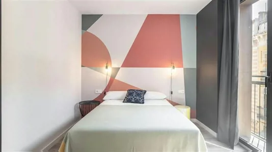 Rooms in Barcelona Ciutat Vella - photo 2