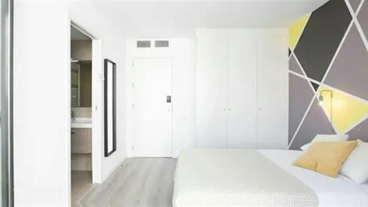 Rooms in Barcelona Ciutat Vella - photo 2