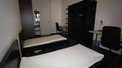 Room for rent in Milano Zona 6 - Barona, Lorenteggio, Milan