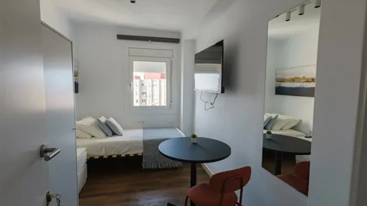 Rooms in Cornellà de Llobregat - photo 1