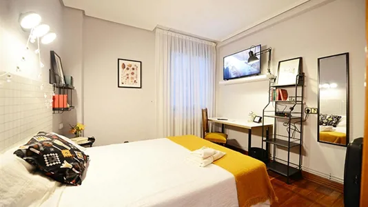 Rooms in Bilbao - photo 3