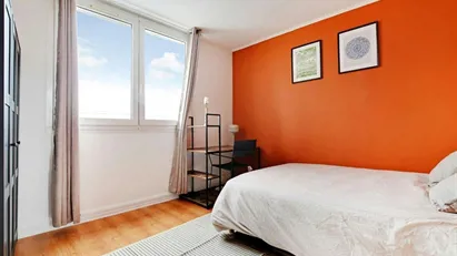 Room for rent in L'Haÿ-les-Roses, Île-de-France