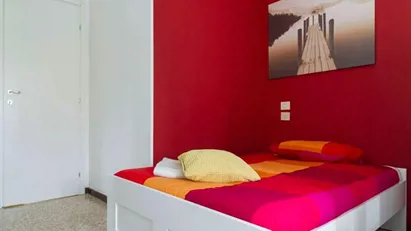 Room for rent in Milano Zona 8 - Fiera, Gallaratese, Quarto Oggiaro, Milan