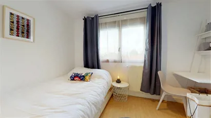 Room for rent in Le Raincy, Île-de-France