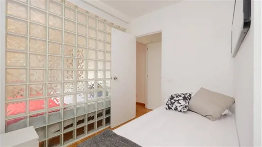 Rooms in Barcelona Ciutat Vella - photo 2