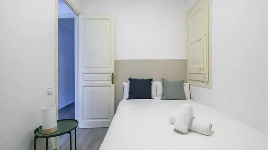 Rooms in Barcelona Eixample - photo 2