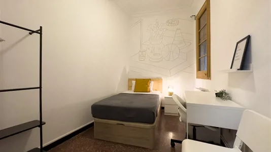 Rooms in Barcelona Ciutat Vella - photo 1