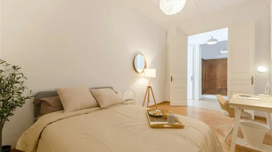 Rooms in Barcelona Eixample - photo 3