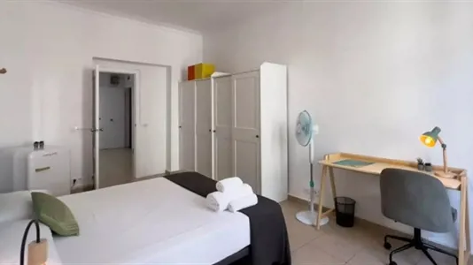 Rooms in Barcelona Ciutat Vella - photo 2