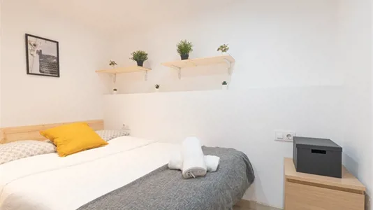 Rooms in Barcelona Ciutat Vella - photo 2