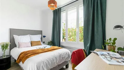 Room for rent in L'Haÿ-les-Roses, Île-de-France