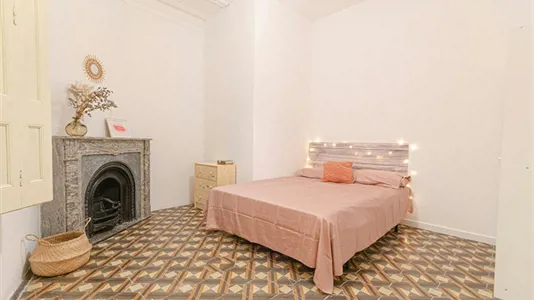 Rooms in Barcelona Ciutat Vella - photo 2