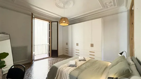 Rooms in Barcelona Eixample - photo 2