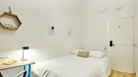 Rooms in Barcelona Ciutat Vella - photo 3