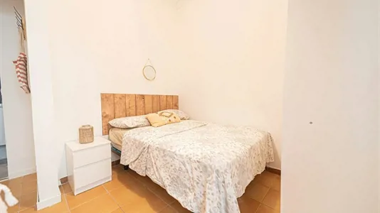 Rooms in Barcelona Ciutat Vella - photo 3