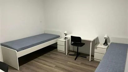 Room for rent in Porto (Distrito)