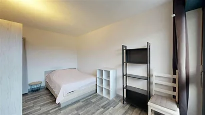 Room for rent in Pau, Nouvelle-Aquitaine