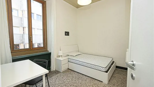 Rooms in Genoa - photo 1