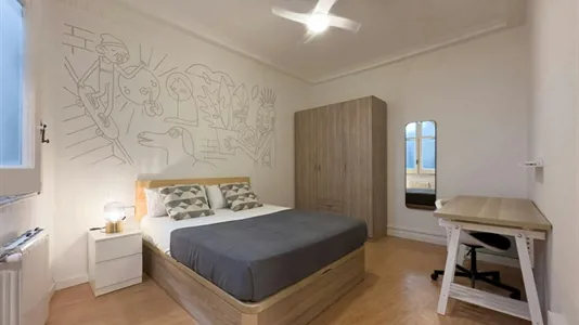 Rooms in Barcelona Ciutat Vella - photo 2