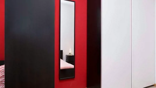 Rooms in Milano Zona 8 - Fiera, Gallaratese, Quarto Oggiaro - photo 1