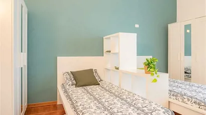 Room for rent in Milano Zona 6 - Barona, Lorenteggio, Milan