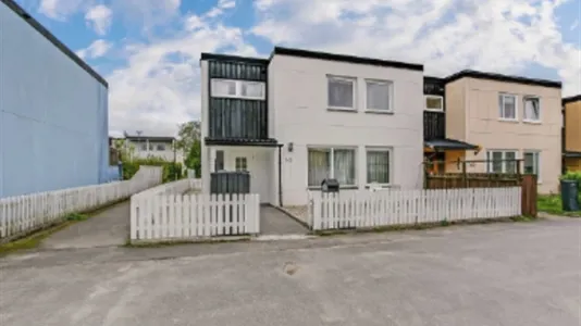 Houses in Botkyrka - photo 1