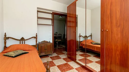 Rooms in Granada - photo 1