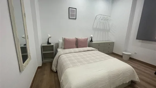 Rooms in Barcelona Ciutat Vella - photo 2