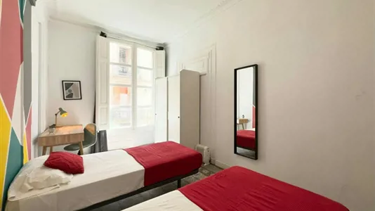 Rooms in Barcelona Ciutat Vella - photo 3